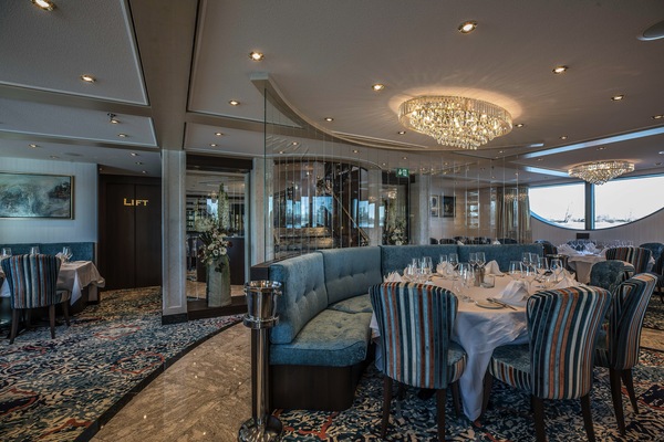 Riviera Travel MS George Eliot Main Lounge 2.jpg